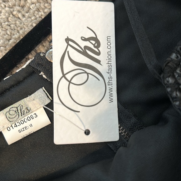 Detailed Black Cocktail Dress - Picture 4 of 4